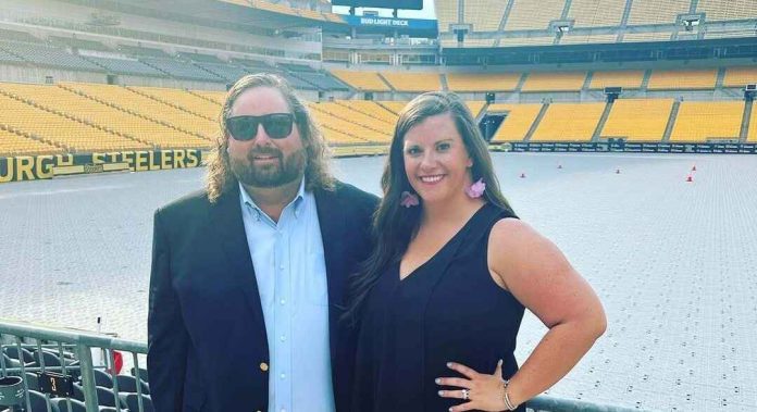Fat Perez and his Wife Anne Cole in a stadium Fat Perez and his Wife Anne Cole in a stadium
