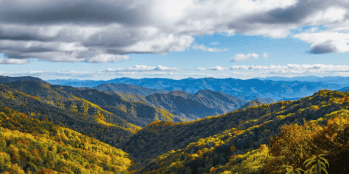 Scenic Fall View of the Smoky Mountains