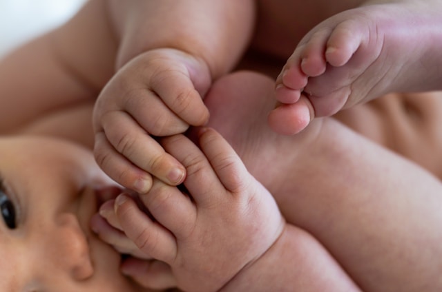 A baby can do the splits, suck his toes, and put his legs behind his ears. A baby can do the splits, suck his toes, and put his legs behind his ears.